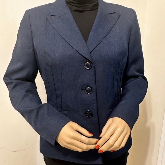 Elegant Blue Crepe Blazer size 6p Shorter length - Picture 1 of 5